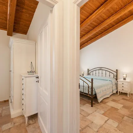 Mattia House Tatil Evi