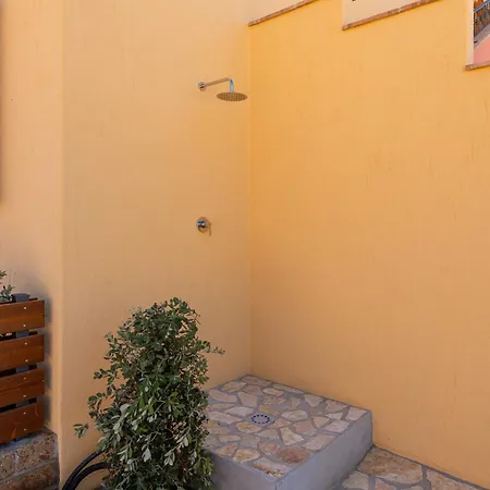 Mattia House Tatil Evi